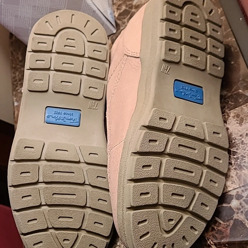 NWOT Thom McAn sneakers